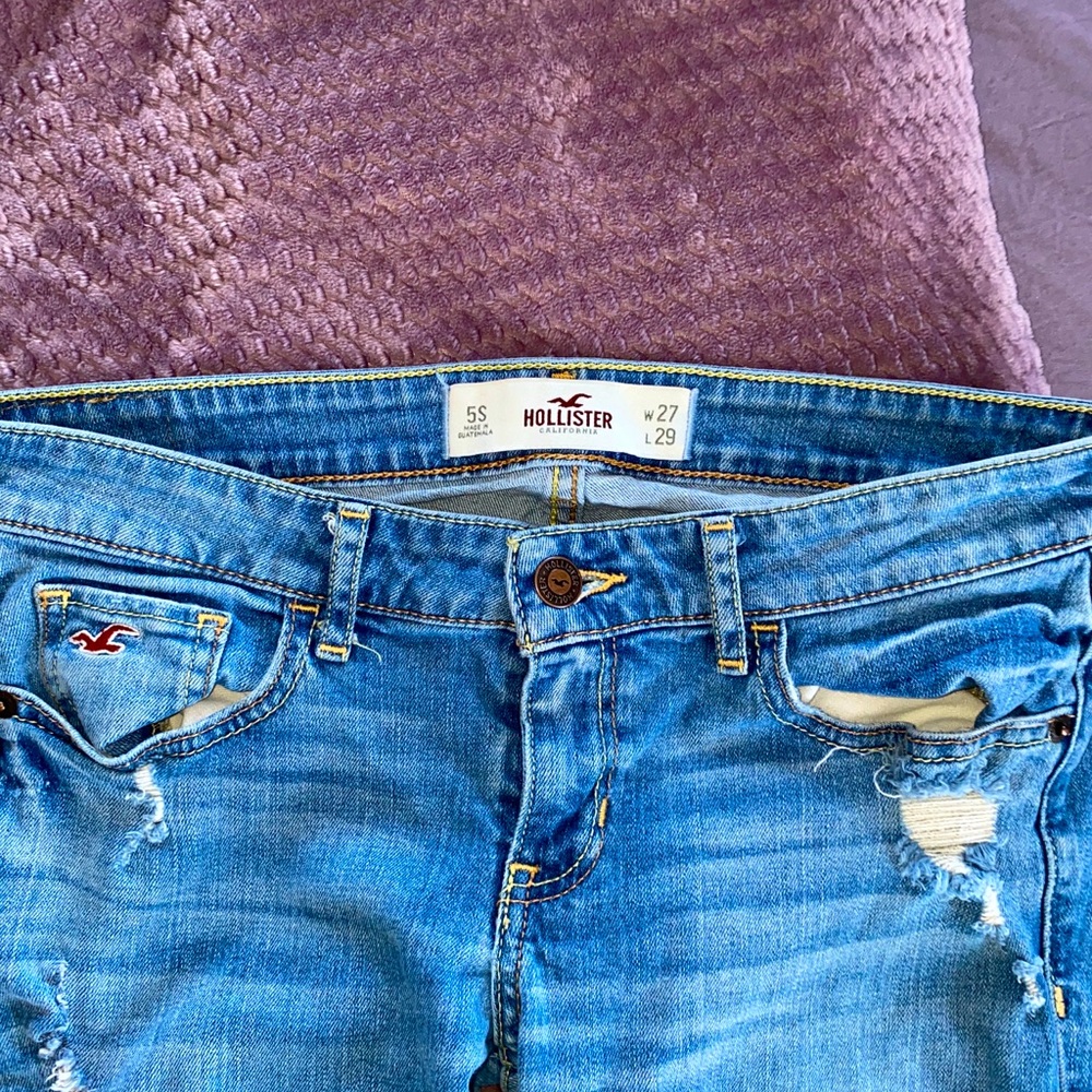 DISTRESSED HOLLISTER JEANS